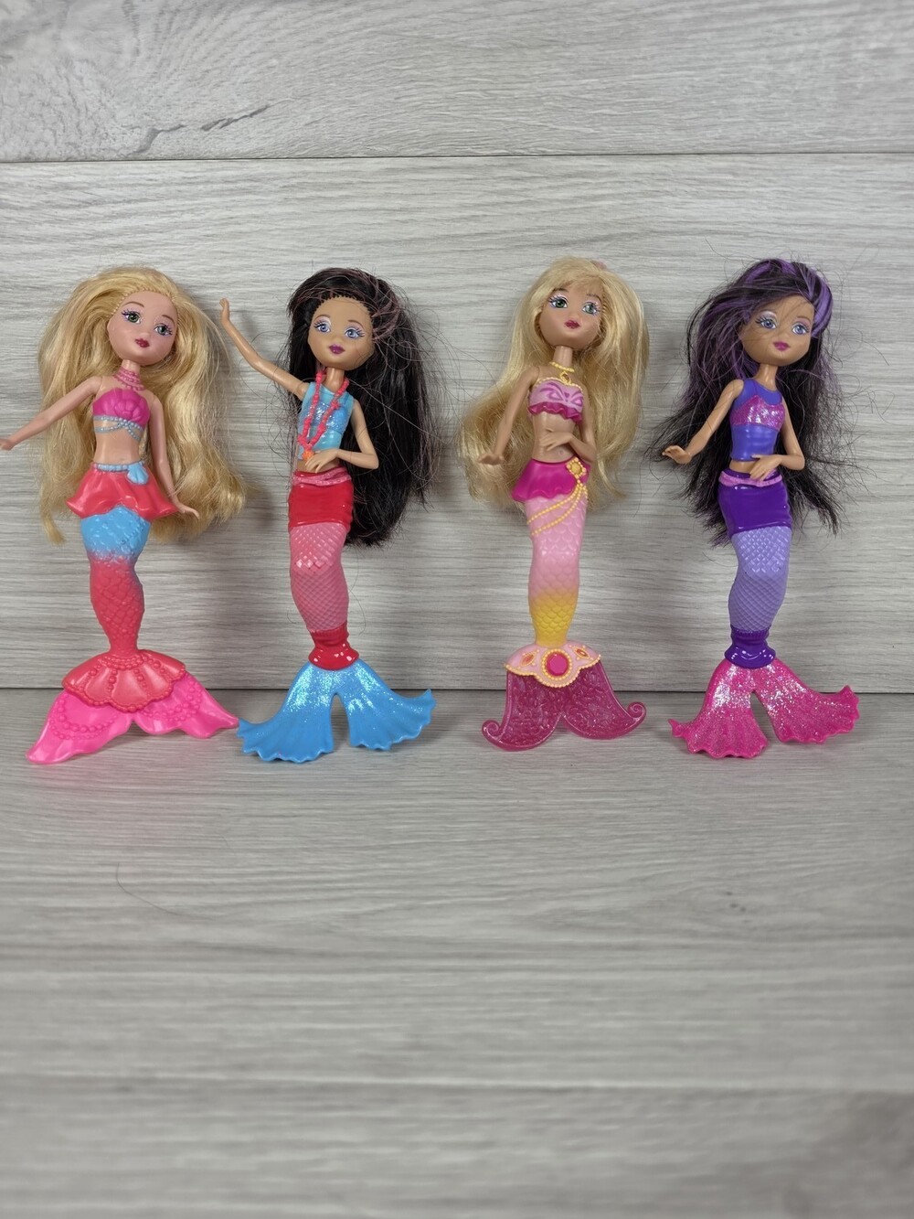 Mattel Set of 4 Plastic Mermaid Fashion Dolls Colorful Hair Blonde Hair SU63